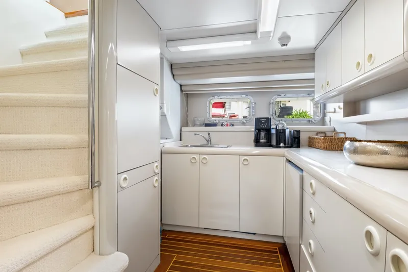 Slide: The Image of Oceanfast Motor Yacht 1989 - 2101538