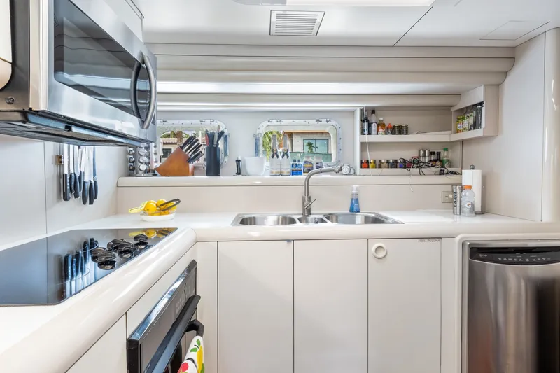 Slide: The Image of Oceanfast Motor Yacht 1989 - 2101541