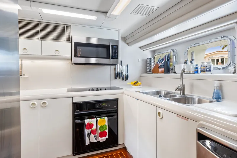 Slide: The Image of Oceanfast Motor Yacht 1989 - 2101542