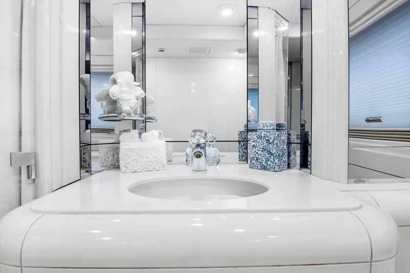 Slide: The Image of Oceanfast Motor Yacht 1989 - 2101553