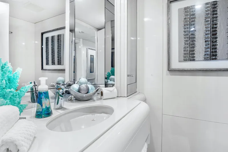 Slide: The Image of Oceanfast Motor Yacht 1989 - 2101560