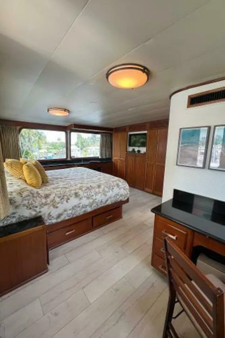 Slide: The Image of Knight & Carver Custom Trideck 1983 - 5232153