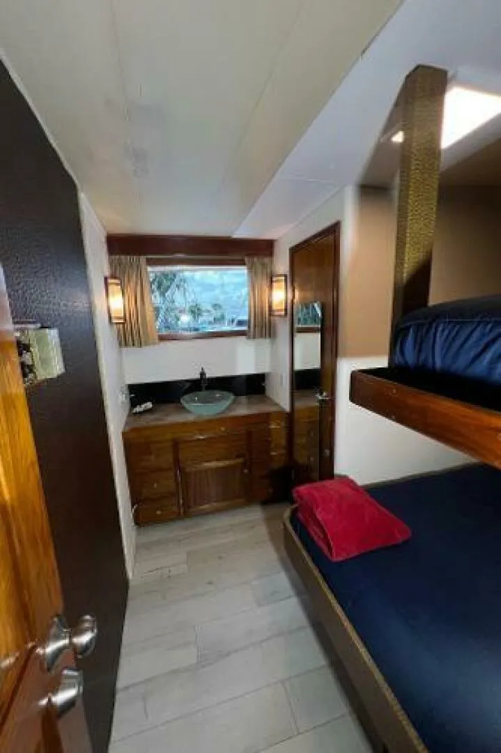 Slide: The Image of Knight & Carver Custom Trideck 1983 - 5232199