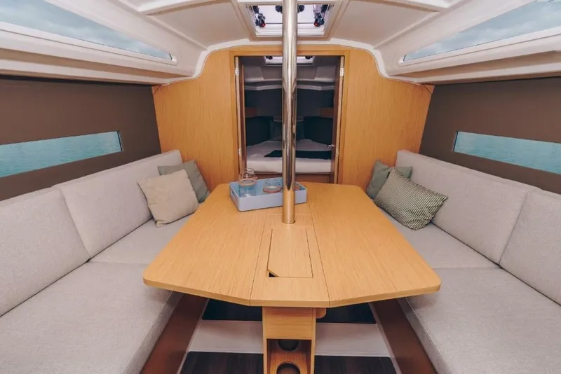 Slide: The Image of Beneteau Oceanis 30.1 Brochure Dinette - 4917880