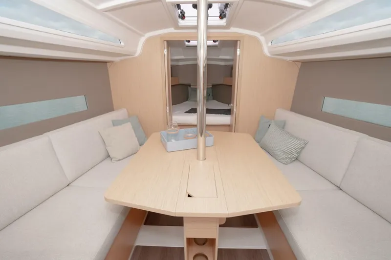 Slide: The Image of Beneteau Oceanis 30.1 Brochure Dinette - 4917883