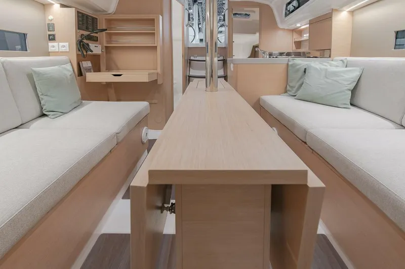 Slide: The Image of Beneteau Oceanis 30.1 Brochure Salon - 4917876