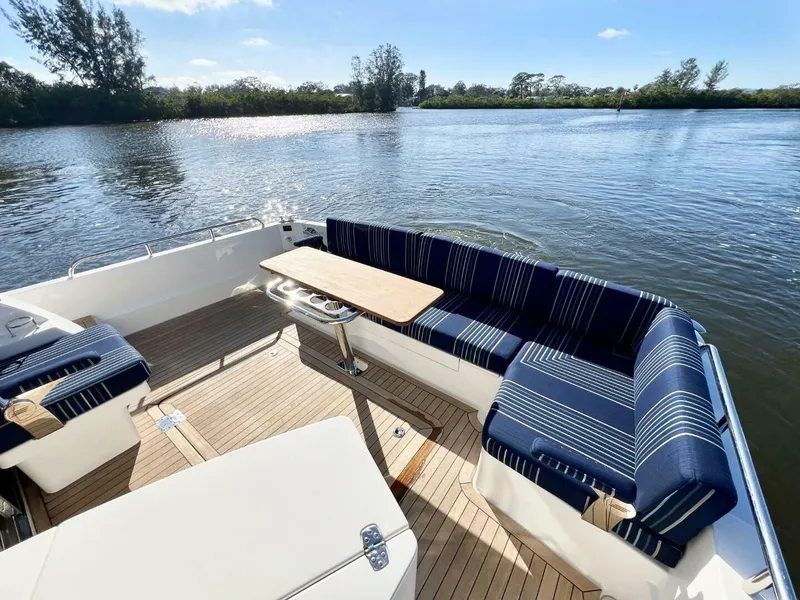 Slide: The Image of Sabre 43 Salon Express 2027 - 4914976