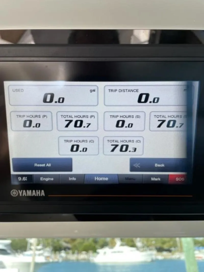 Slide: The Image of Tiara 43 LE 2021 - 3300830