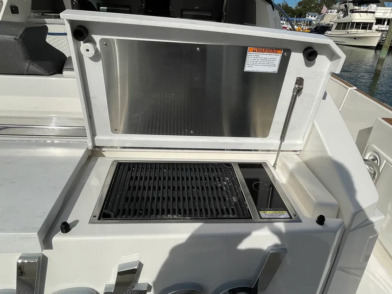 Slide: The Image of Tiara 43 LE 2021 - 3300832