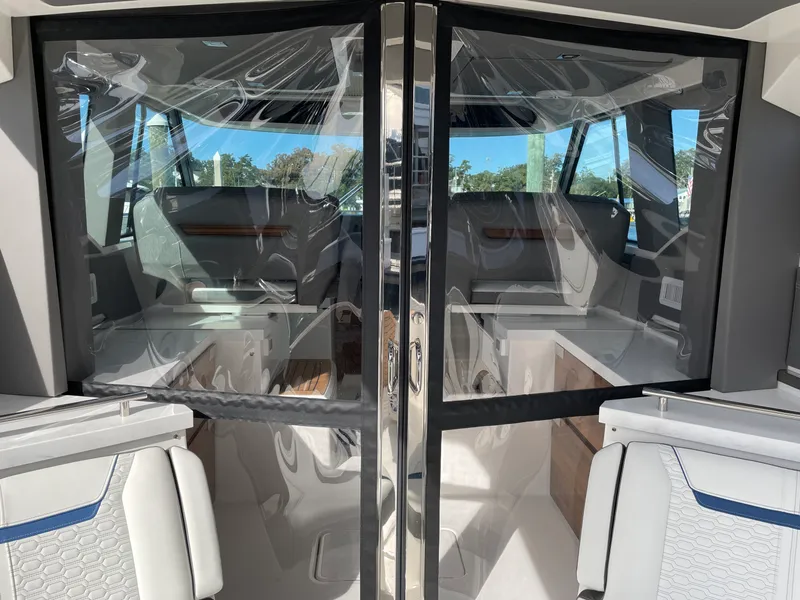 Slide: The Image of Tiara 43 LE 2021 - 3300837