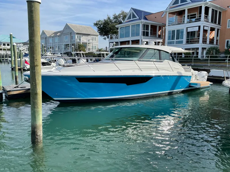 Slide: The Image of Tiara 43 LE 2021 - 3300814