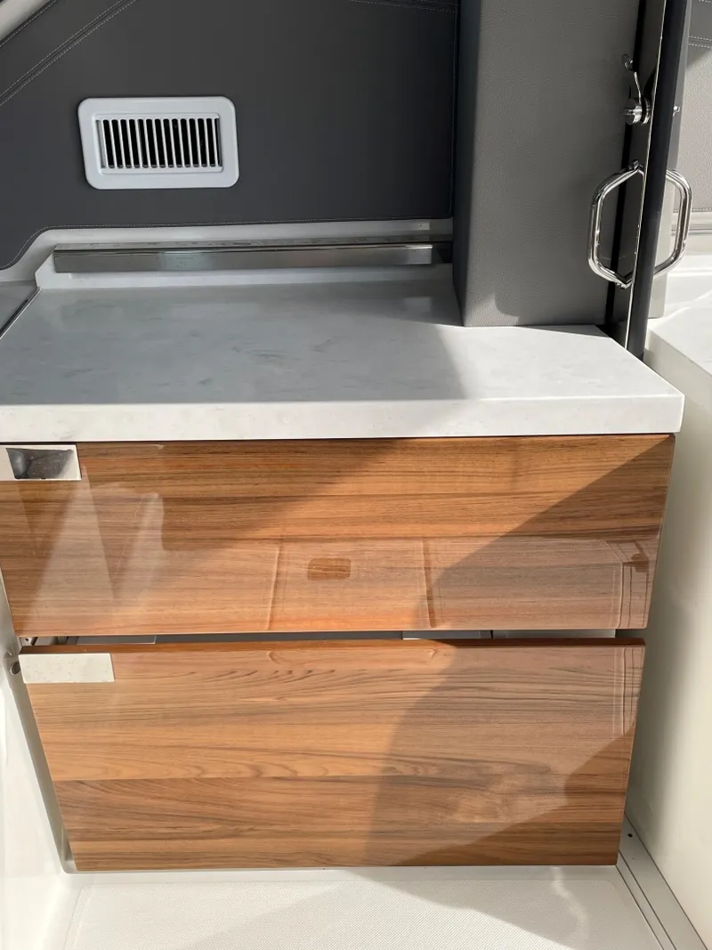 Slide: The Image of Tiara 43 LE 2021 - 3300838