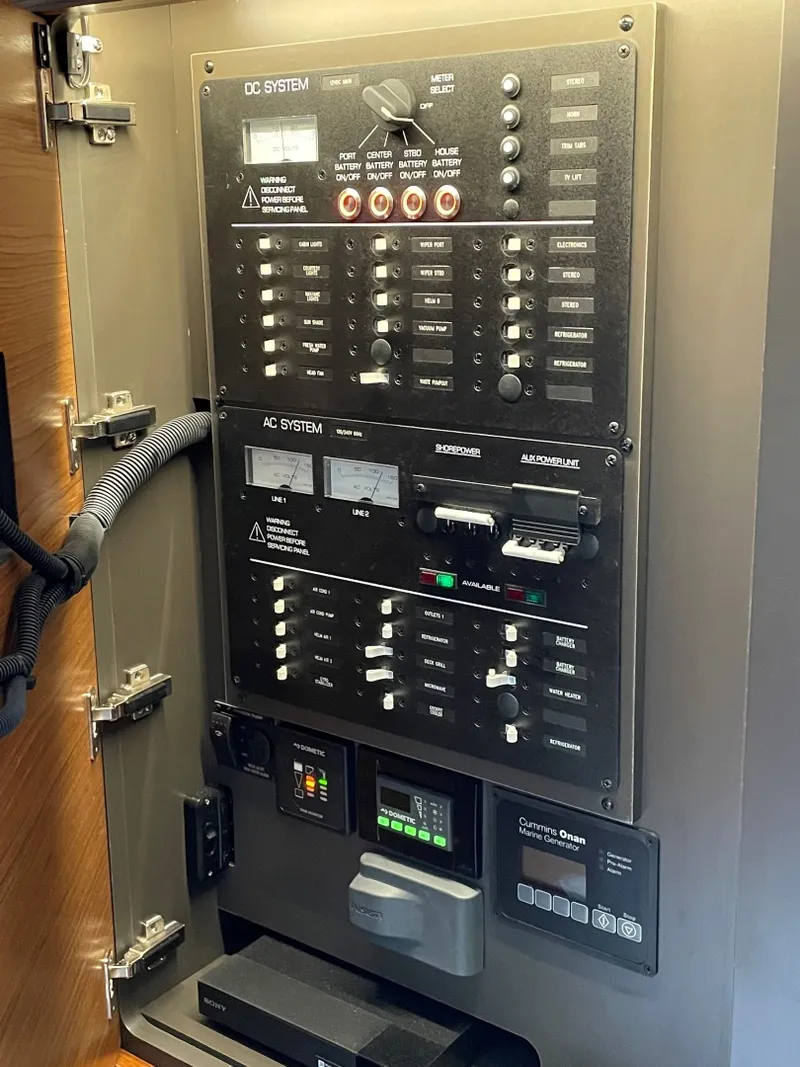 Slide: The Image of Tiara 43 LE 2021 - 3300839