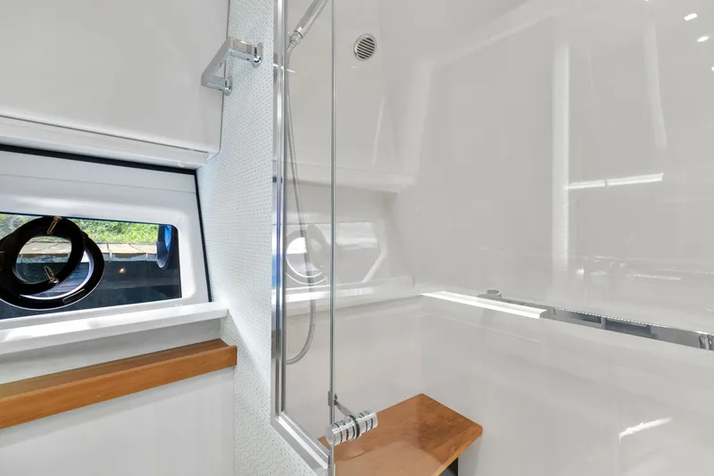 Slide: The Image of Tiara 43 LE 2021 - 3300844