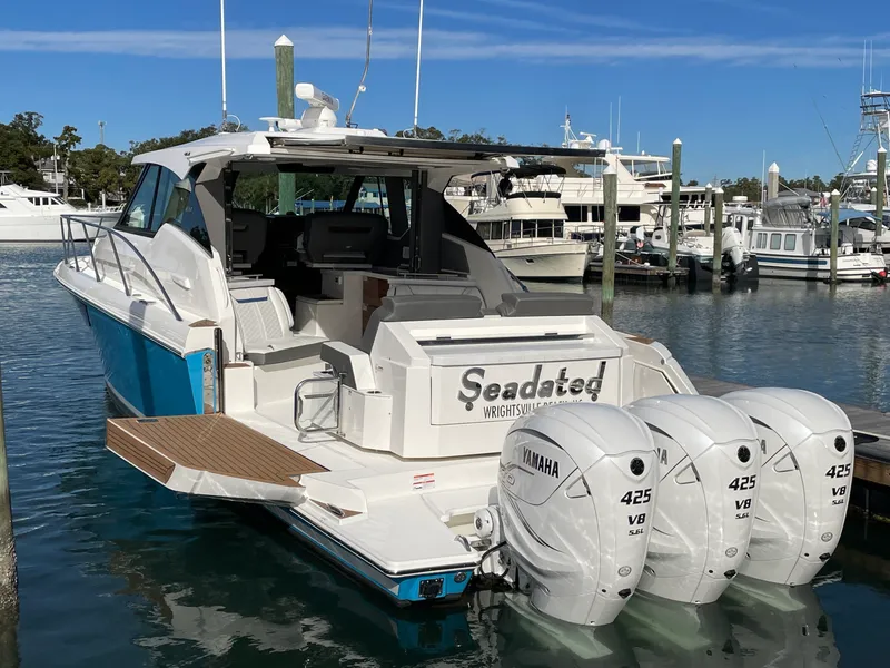 Slide: The Image of Tiara 43 LE 2021 - 3300816