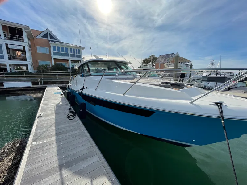 Slide: The Image of Tiara 43 LE 2021 - 3300817