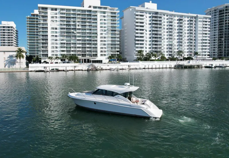 Slide: The Image of Tiara 39 Coupe 2018 - 3163303