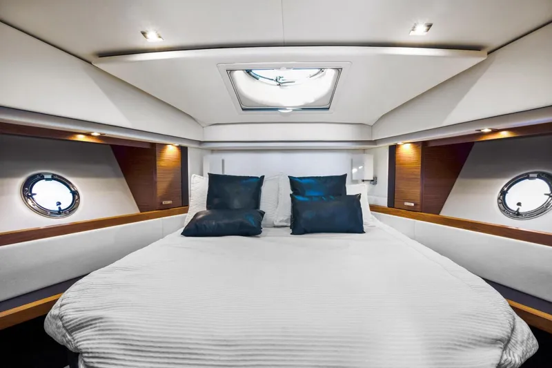 Slide: The Image of Tiara 39 Coupe 2018 - 3163328