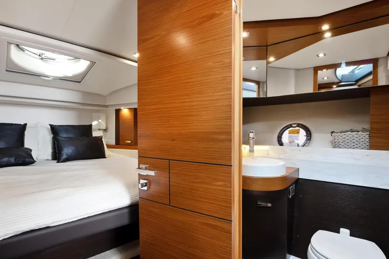 Slide: The Image of Tiara 39 Coupe 2018 - 3163330