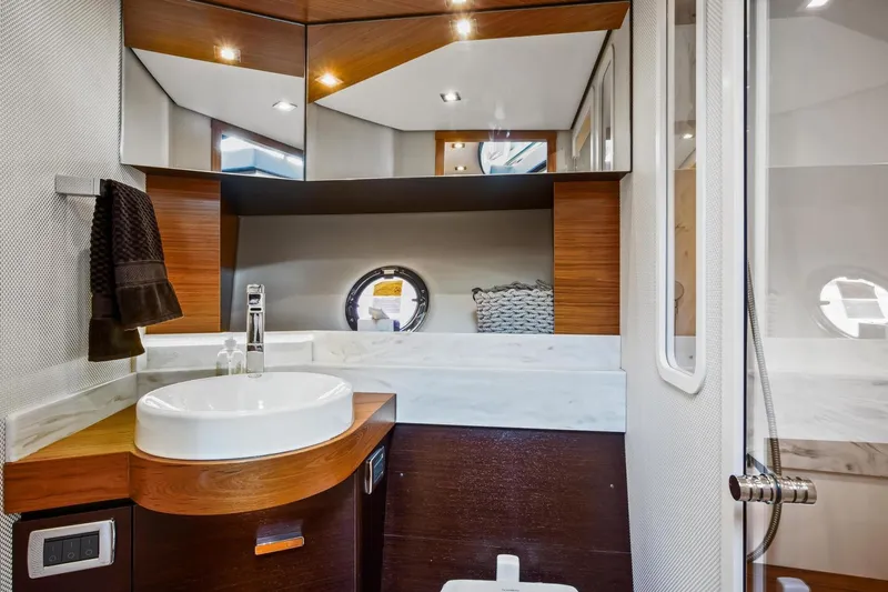 Slide: The Image of Tiara 39 Coupe 2018 - 3163331