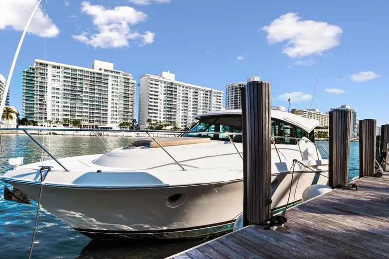 Slide: The Image of Tiara 39 Coupe 2018 - 3163310