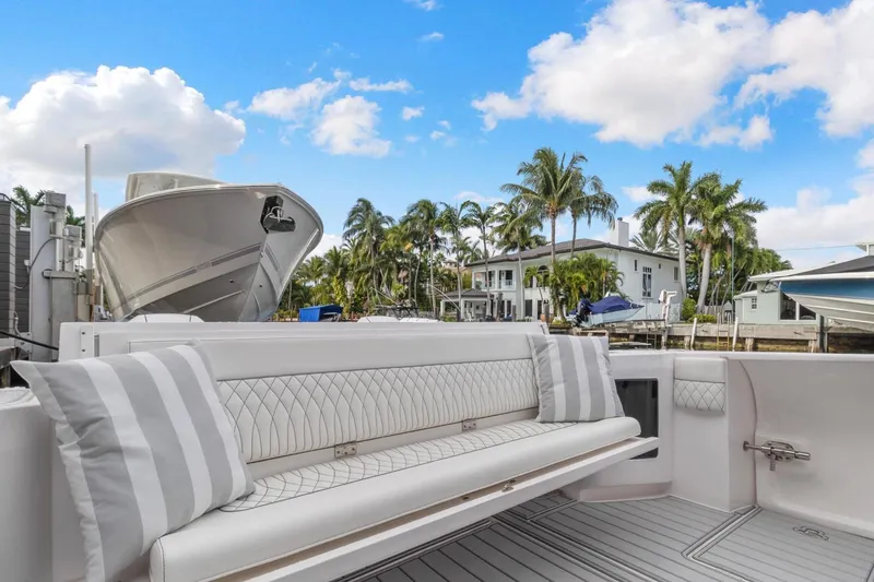 Slide: The Image of Intrepid 438 Evolution 2021 - 3170917