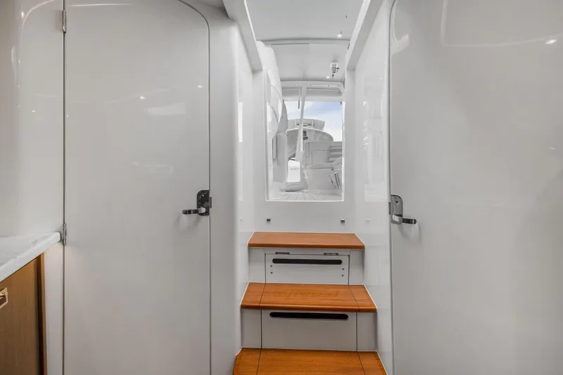 Slide: The Image of Intrepid 438 Evolution 2021 - 3170926