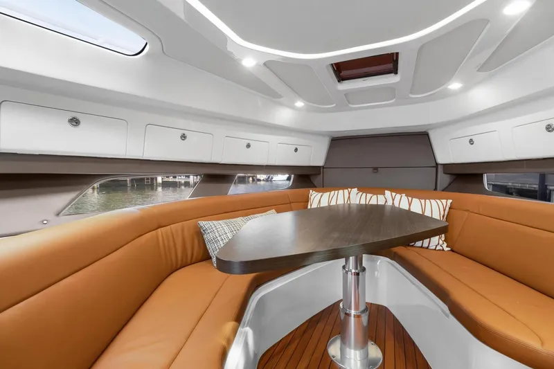 Slide: The Image of Intrepid 438 Evolution 2021 - 3170930