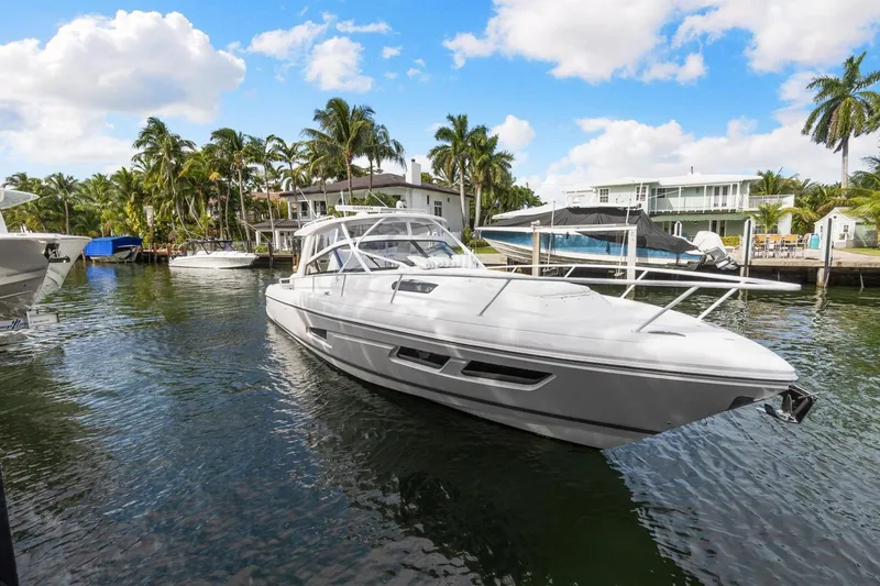 Slide: The Image of Intrepid 438 Evolution 2021 - 3170904