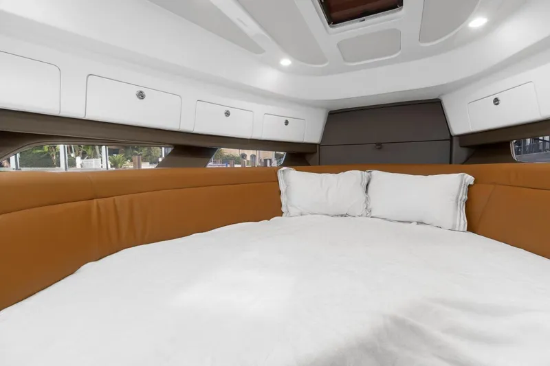 Slide: The Image of Intrepid 438 Evolution 2021 - 3170933