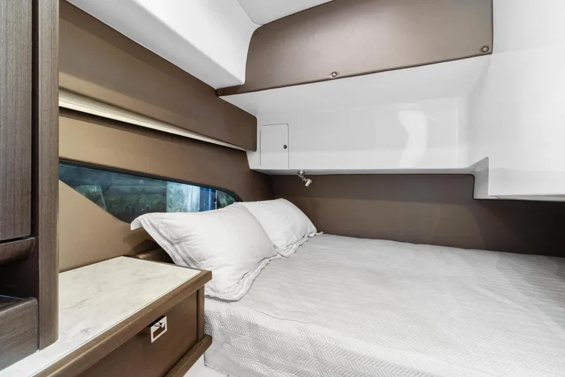 Slide: The Image of Intrepid 438 Evolution 2021 - 3170934