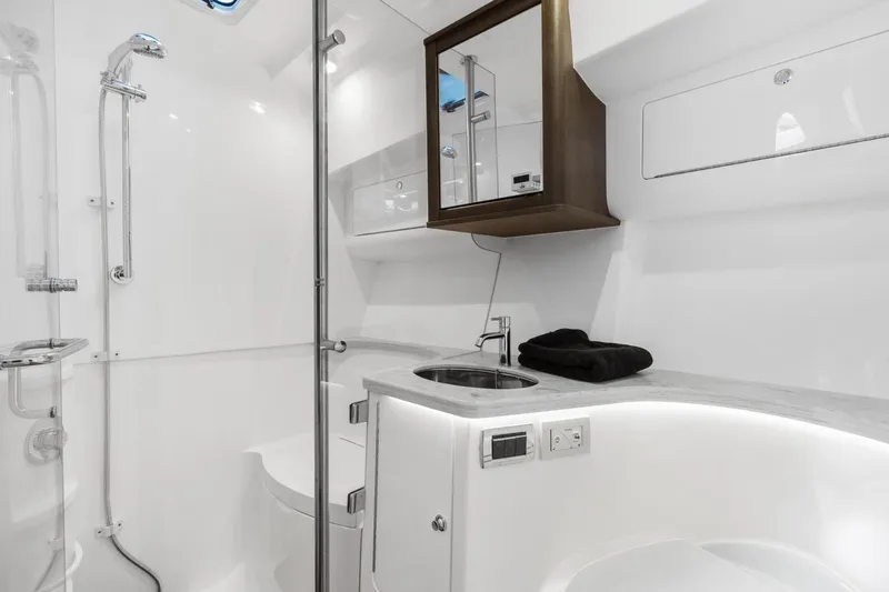 Slide: The Image of Intrepid 438 Evolution 2021 - 3170935