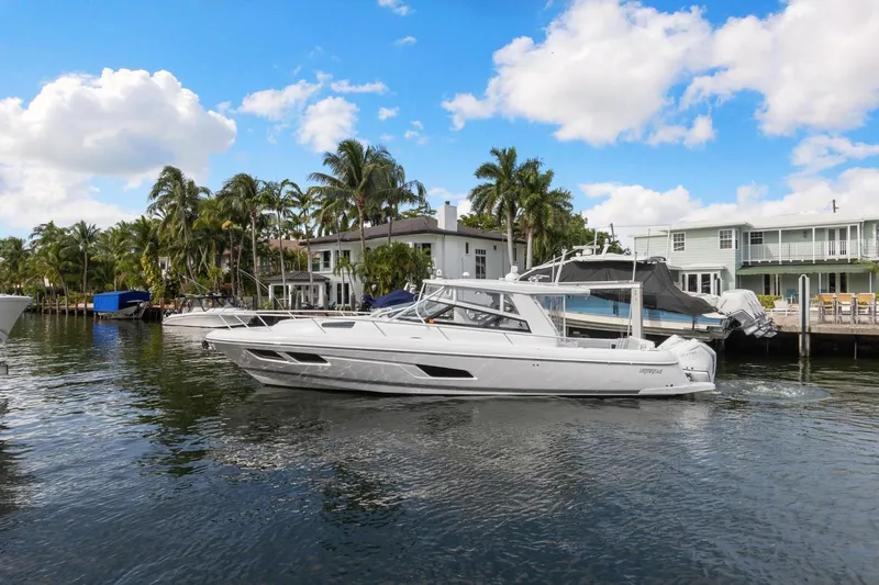 Slide: The Image of Intrepid 438 Evolution 2021 - 3170907