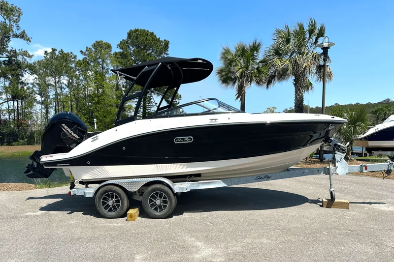 The Image of Sea Ray SPX 190 Outboard 2025 - 0