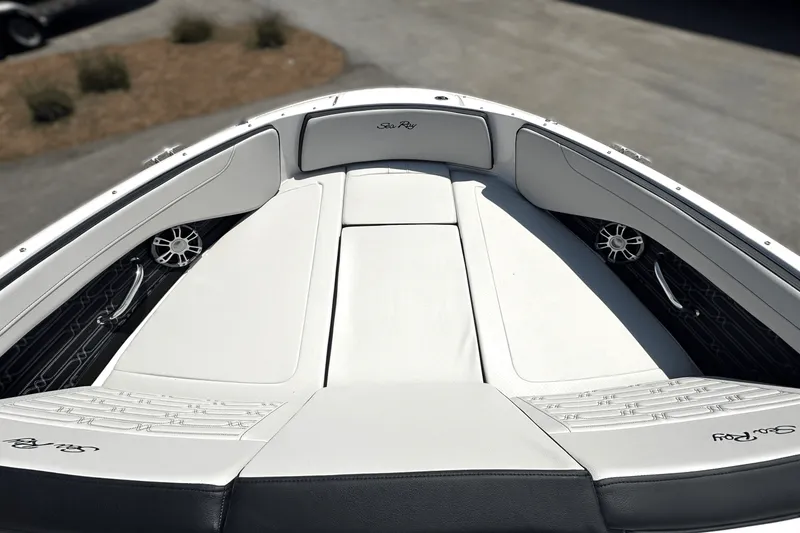 Slide: The Image of Sea Ray SPX 190 Outboard 2025 - 11