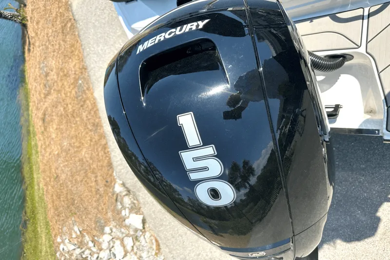 Slide: The Image of Sea Ray SPX 190 Outboard 2025 - 2