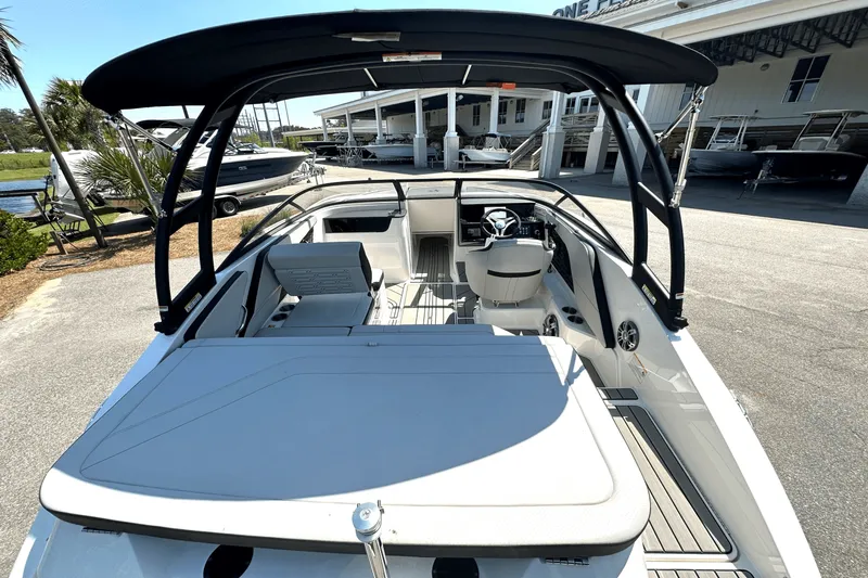 Slide: The Image of Sea Ray SPX 190 Outboard 2025 - 4