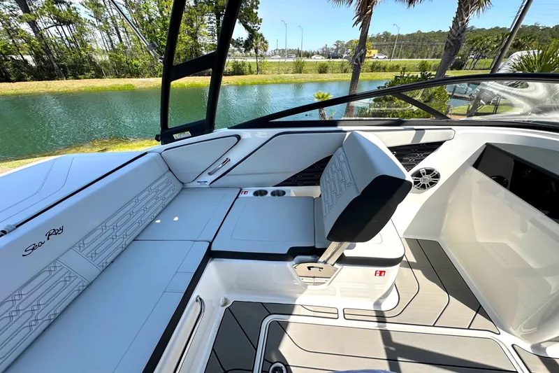 Slide: The Image of Sea Ray SPX 190 Outboard 2025 - 8