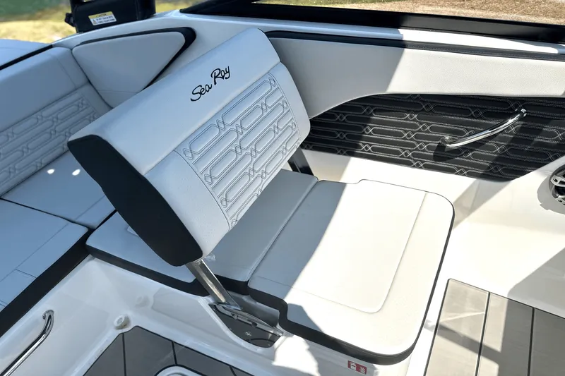 Slide: The Image of Sea Ray SPX 190 Outboard 2025 - 9