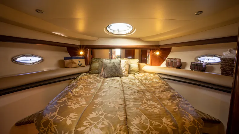 Slide: The Image of Meridian 45 - Swimm eze - Master Stateroom 2008 Meridian 45 Motor Yacht - Swimm eze - 3186296
