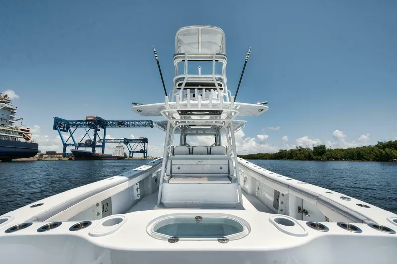 Slide: The Image of Yellowfin 42 Offshore 2026 - 4014686