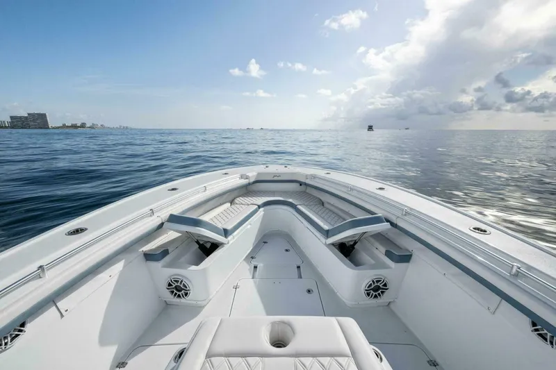 Slide: The Image of Yellowfin 42 Offshore 2026 - 4014697