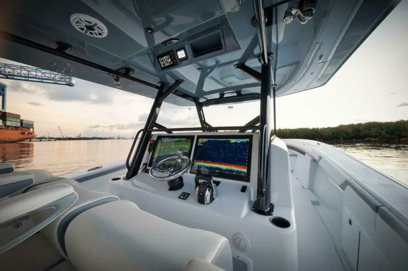 Slide: The Image of Yellowfin 42 Offshore 2026 - 4014672