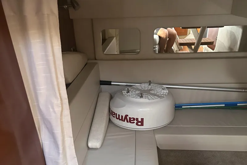 Slide: The Image of Sea Ray Sundancer 350 2012 - 20