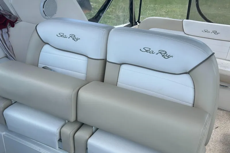 Slide: The Image of Sea Ray Sundancer 350 2012 - 8