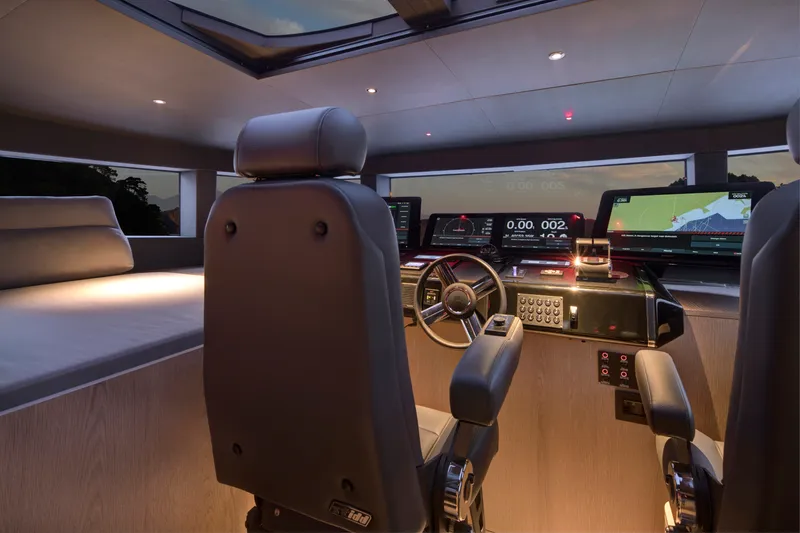 Slide: The Image of Sirena 88 Helm - 3209873