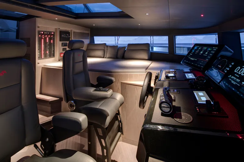 Slide: The Image of Sirena 88 Helm - 3209876