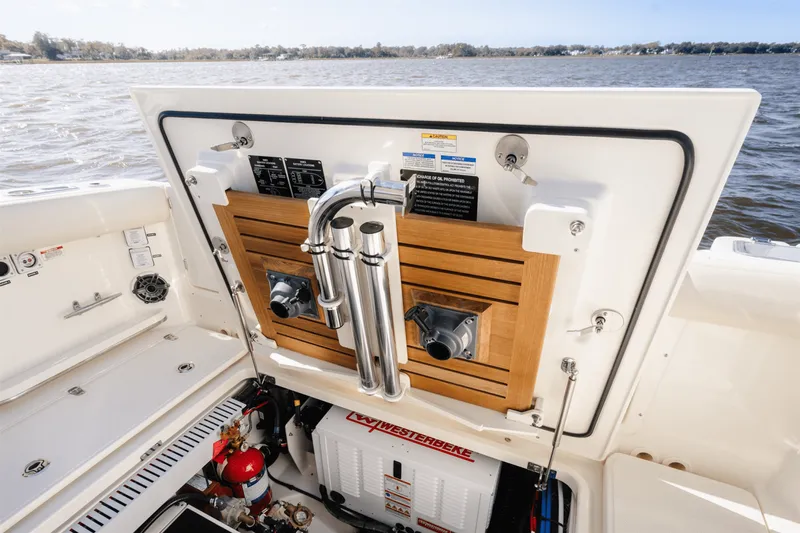 Slide: The Image of Boston Whaler 350 Realm 2025 - 12