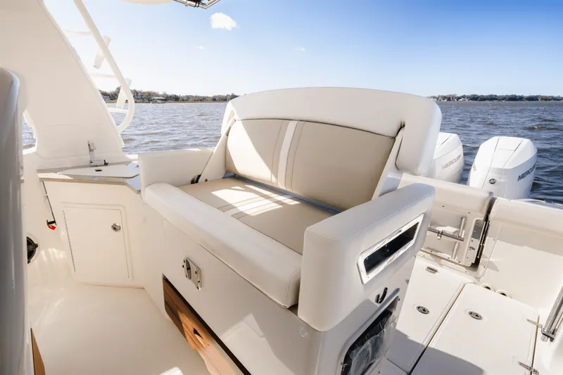 Slide: The Image of Boston Whaler 350 Realm 2025 - 17