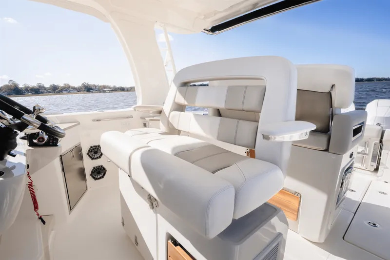 Slide: The Image of Boston Whaler 350 Realm 2025 - 18